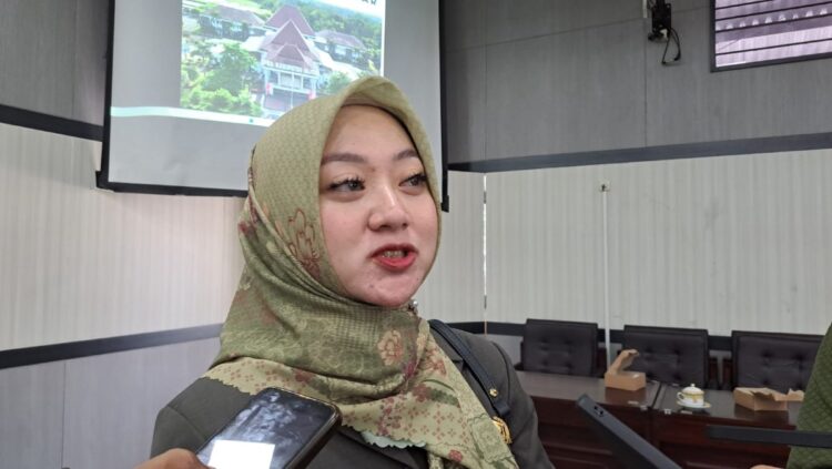 Nasa Barcelona Marheinis calon Ketua DPC PKB Blitar 2026 saat memberikan keterangan kepada wartawan