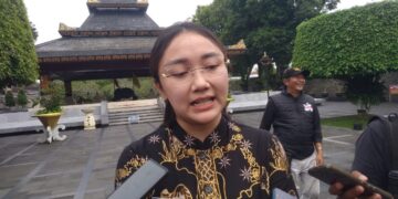 Muh Samanhudi Anwar menerima SK Pengukuhan Pengurus KONI Kota Blitar periode 2026-2030 yang juga memuat nama Wakil Wali Kota Blitar Elim Tyu Samba