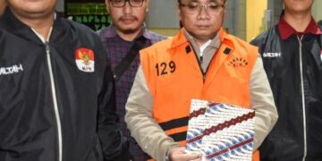 Yaqut Cholil Qoumas memakai rompi tahanan KPK