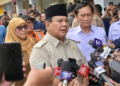 Presiden Prabowo Subianto memberikan keterangan pers kepada awak media di RSUD dr. Chasbullah Abdulmadjid, Kota Bekasi, pada Selasa, 28 April 2026. Foto: BPMI Setpres/Rusman