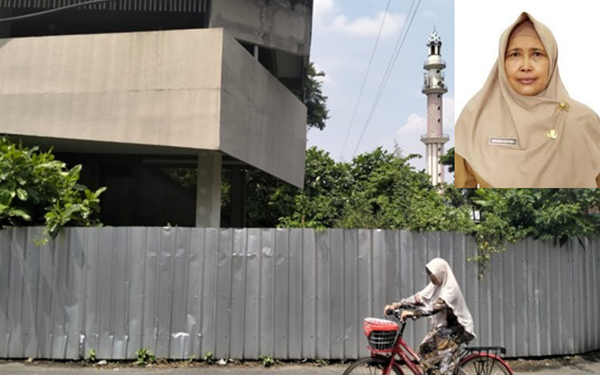 Alun-alun Kota Kediri yang mangkrak dan Kepala Dinas PUPR Endang Kartika Sari.