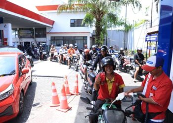 Antrean kendaraan di salah satu SPBU Jember. Foto: Pemkab Jember