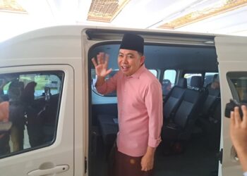 Bupati Jember, Muhammad Fawait saat menaiki Haice bersama Jajaran OPD dalam rangka efisiensi BBM