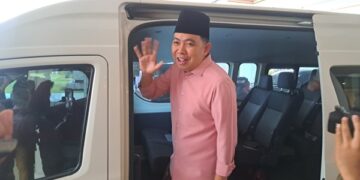 Bupati Jember, Muhammad Fawait saat menaiki Haice bersama Jajaran OPD dalam rangka efisiensi BBM