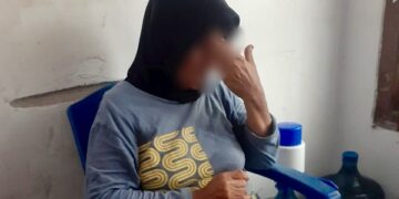 Perempuan yang diduga hendak bunuh diri di jalur kereta api. Foto: KAI