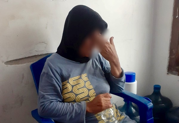 Perempuan yang diduga hendak bunuh diri di jalur kereta api. Foto: KAI