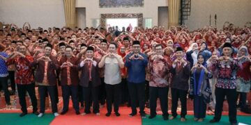 Bupati Jember Muhammad Fawait bersama forkopimda saat halal bi halal dengan PPNI Jember
