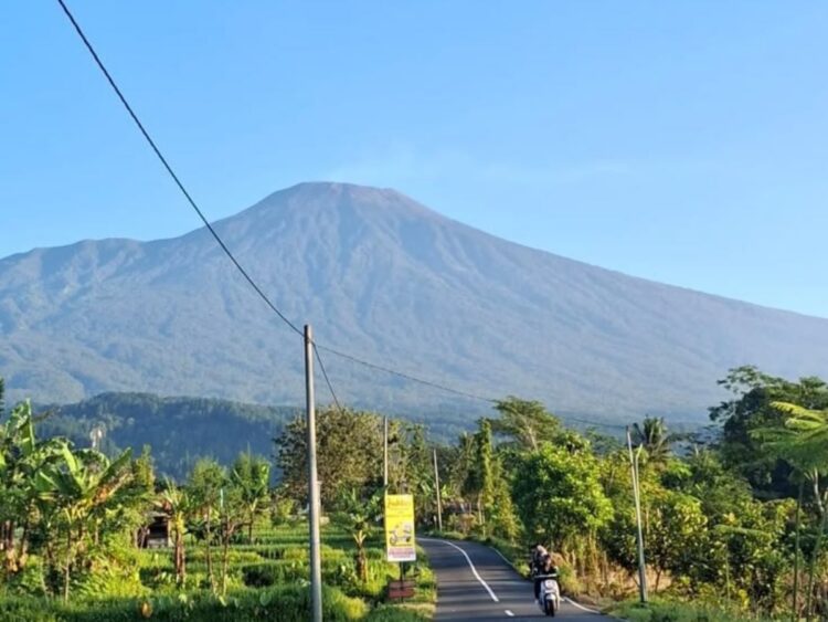 aktivitas Gunung Slamet suhu kawah meningkat dan pemantauan PVMBG