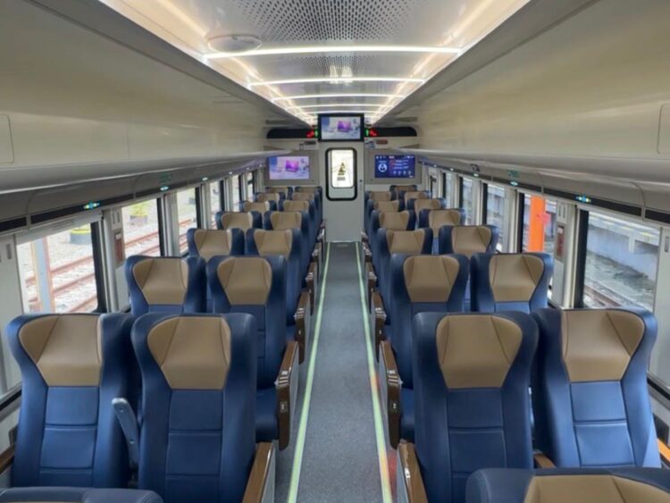 Interior kursi reclining kereta Stainless Steel New Generation KAI