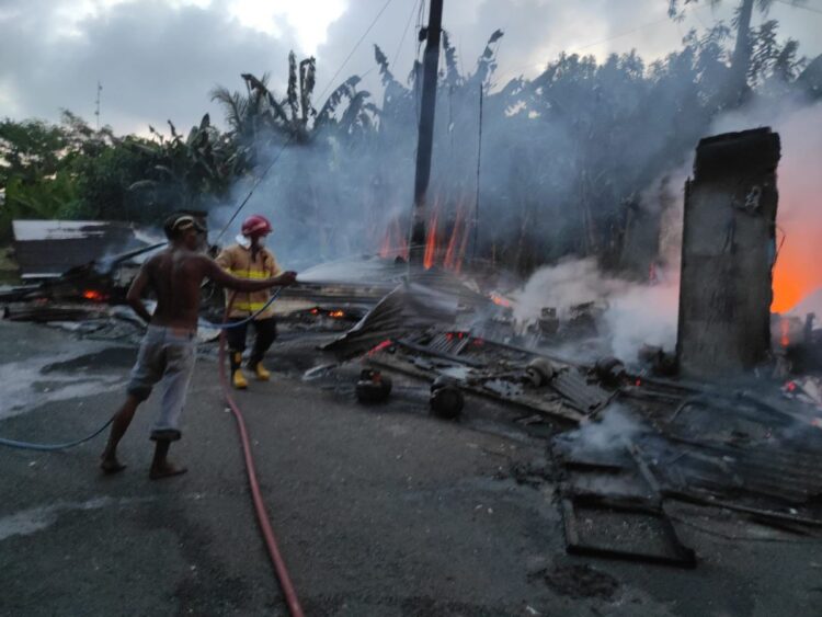 Kebakaran toko kelontong di Besole Tulungagung akibat konsleting listrik saat pengisian BBM