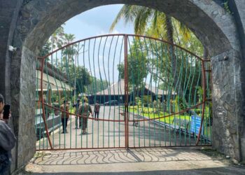 KPK melakukan penggeledahan di Pendopo Tulungagung