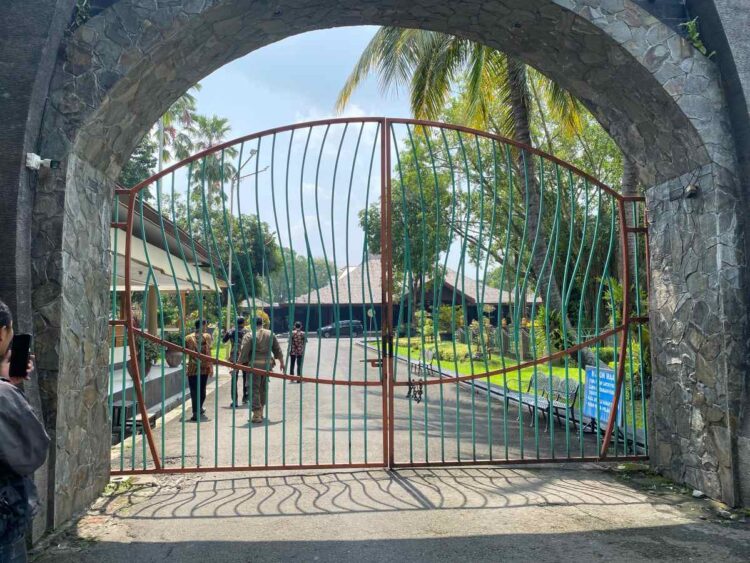 KPK melakukan penggeledahan di Pendopo Tulungagung