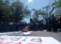 Massa mahasiswa demo di DPRD Tulungagung menuntut pengusutan kasus OTT KPK