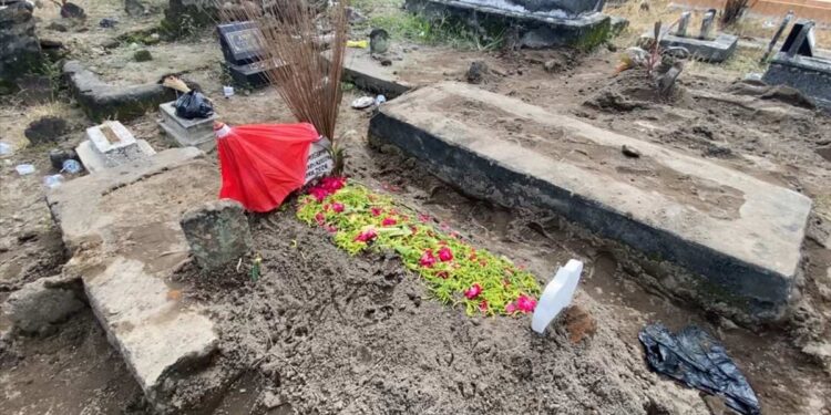 Pemakaman Yai Mim di Udanawu Blitar dipenuhi pelayat setelah wasiatnya dipenuhi keluarga