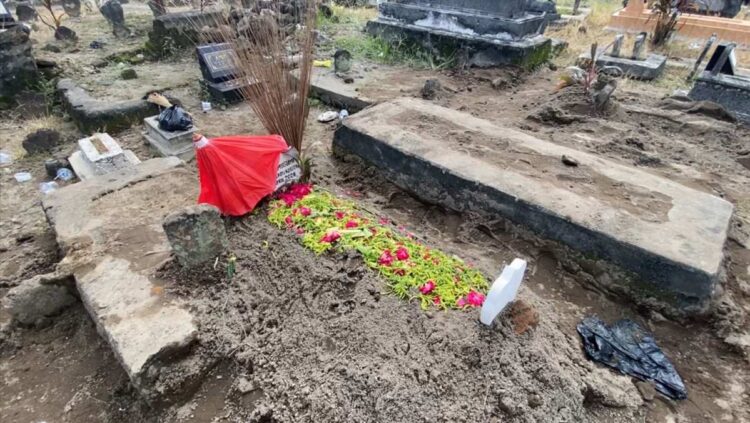 Pemakaman Yai Mim di Udanawu Blitar dipenuhi pelayat setelah wasiatnya dipenuhi keluarga