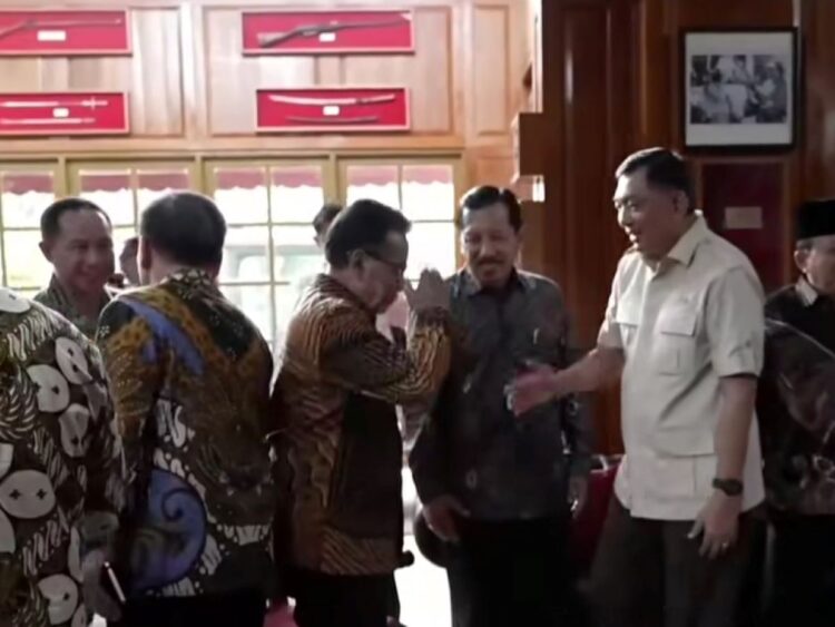 Menhan Sjafrie Sjamsoeddin bertemu Panglima TNI dan purnawirawan di Kemenhan Jakarta