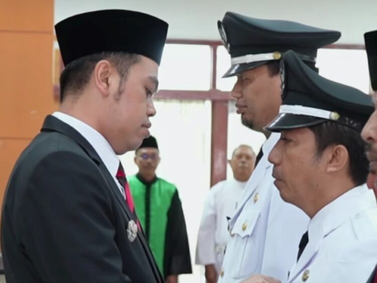 Wali Kota Blitar Syauqul Muhibbin melantik pejabat Pemkot Blitar