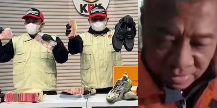 Gatut Sunu tersenyum memakai rompi tahanan KPK usai ditetapkan sebagai tersangka kasus OTT Tulungagung