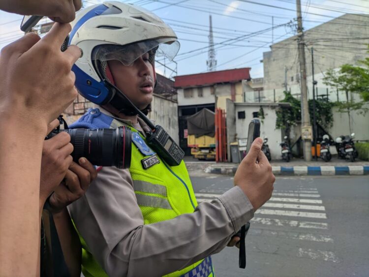 ETLE Handheld Tulungagung tilang elektronik menggunakan smartphone polisi