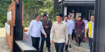 Wapres Gibran Rakabuming Raka meninjau Bendungan Bagong di Trenggalek bersama pejabat daerah