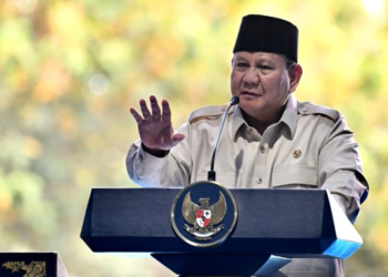 Presiden Prabowo Subianto melakukan groundbreaking 10 Gudang Ketahanan Pangan Polri di Kabupaten Tuban. Foto: BPMI Setpres/Cahyo