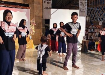 Penampilan siswa Sekolah Alam Ramadhani. Foto: istimewa