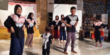 Penampilan siswa Sekolah Alam Ramadhani. Foto: istimewa