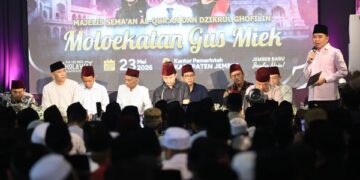 Bupati Jember, Muhammad Fawait saat menghadiri tradisi Moloekatan Gus Miek