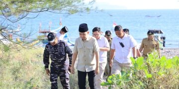 Bupati Jember, Muhammad Fawait bersama Forkopimda saat meninjau JLS