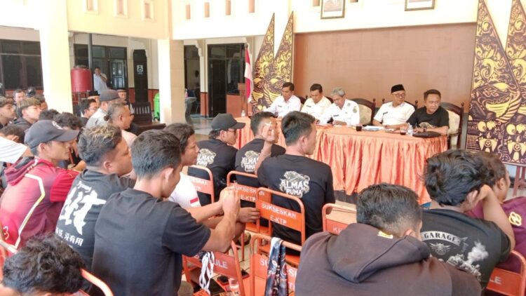 Audiensi ALMAS PUMA dengan Pemkab Trenggalek terkait Camat Pule