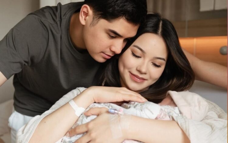 Ahmad Dhani dan Maia Estianty sambut kelahiran cucu pertama berweton Minggu Pahing