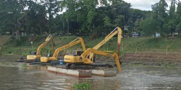 Aktivitas flushing Bendungan Wlingi dan Lodoyo di Blitar untuk menggelontorkan sedimen ke Sungai Brantas pada Mei 2026