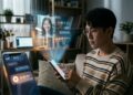 Tren AI Exes di Tiongkok memungkinkan pengguna membuat replika digital mantan pasangan menggunakan data pribadi dan kecerdasan buatan (foto/AI/Bacaini.id)