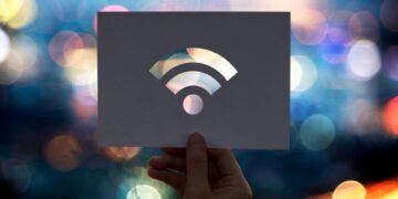 Ilustrasi internet lemot saat bekerja online