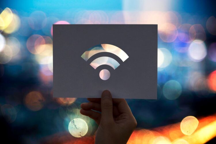 Ilustrasi internet lemot saat bekerja online