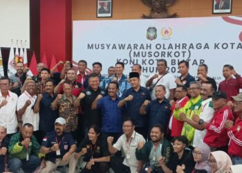 Muh Samanhudi Anwar bersama peserta Musorkot KONI Kota Blitar