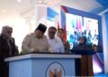 Prabowo Subianto menandatangani prasasti peresmian Museum Marsinah dan Rumah Singgah di Nganjuk