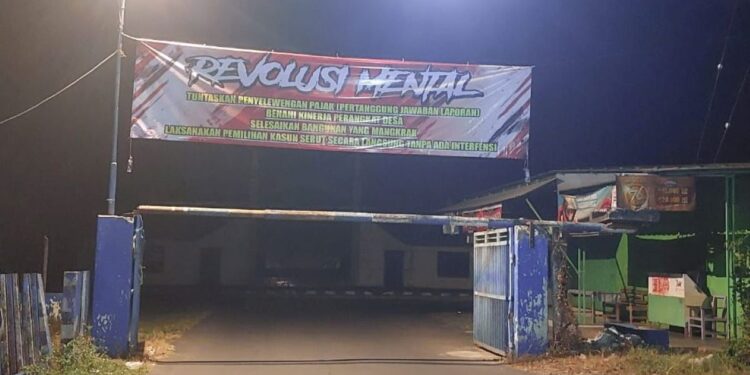 Panitia seleksi rekrutmen perangkat Desa Gogodeso Kabupaten Blitar menghentikan sementara tahapan seleksi akibat polemik peserta