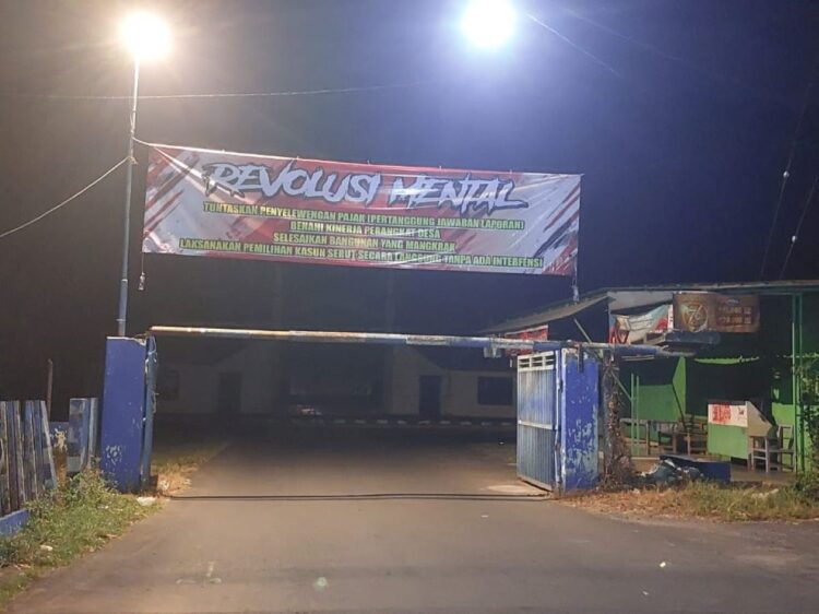 Panitia seleksi rekrutmen perangkat Desa Gogodeso Kabupaten Blitar menghentikan sementara tahapan seleksi akibat polemik peserta