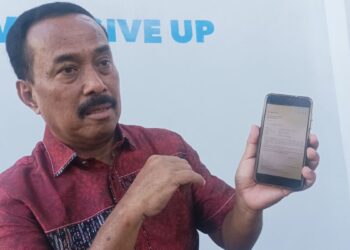 Muh Samanhudi Anwar memberikan pernyataan akan mundur saat pelantikan Ketua KONI Kota Blitar di tengah polemik dana hibah olahraga dan konflik pemilihan KONI