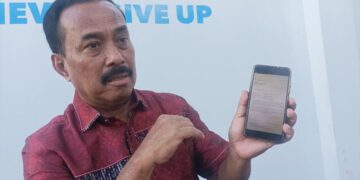 Muh Samanhudi Anwar memberikan pernyataan akan mundur saat pelantikan Ketua KONI Kota Blitar di tengah polemik dana hibah olahraga dan konflik pemilihan KONI