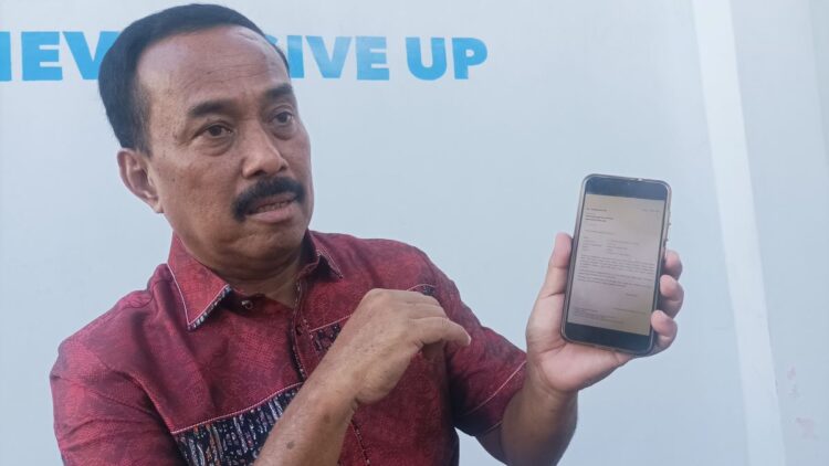 Muh Samanhudi Anwar memberikan pernyataan akan mundur saat pelantikan Ketua KONI Kota Blitar di tengah polemik dana hibah olahraga dan konflik pemilihan KONI
