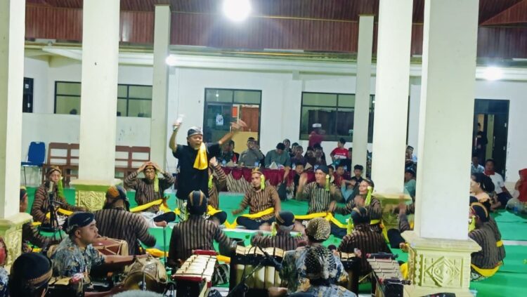 Tradisi Sinongkelan di Desa Prambon Trenggalek dengan pertunjukan Grebeg Sinokel