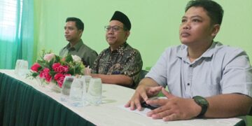 Satgas Etik UNU Blitar memberikan keterangan terkait penonaktifan sementara dosen terduga pelaku pelecehan seksual terhadap mahasiswi