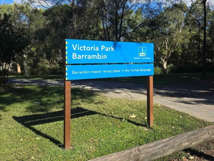 Aksi protes warga saat dimulainya pembangunan stadion utama Olimpiade 2032 di Victoria Park Brisbane Australia