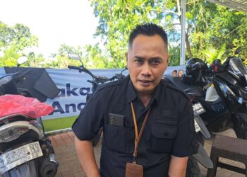 Camat Sumbersari Deni Hadiatullah saat melakukan supervisi di salah satu SPPG