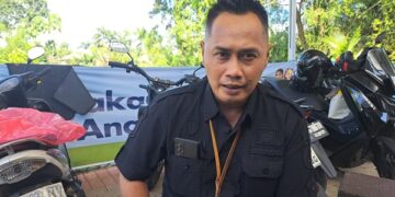 Camat Sumbersari Deni Hadiatullah saat melakukan supervisi di salah satu SPPG