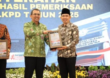 Bupati Jember, Muhammad Fawait saat menerima penghargaaan WTP dari Badan Pemeriksa Keuangan (BPK) RI atas Laporan Keuangan Pemerintah Daerah (LKPD) Tahun Anggaran 2025.