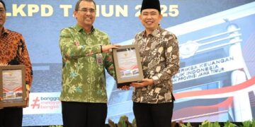 Bupati Jember, Muhammad Fawait saat menerima penghargaaan WTP dari Badan Pemeriksa Keuangan (BPK) RI atas Laporan Keuangan Pemerintah Daerah (LKPD) Tahun Anggaran 2025.