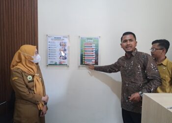 Epidemiolog Kesehatan Dinkes Provinsi Jawa Timur, Danang Dwi Saputra saat meninjau RSD Kalisat